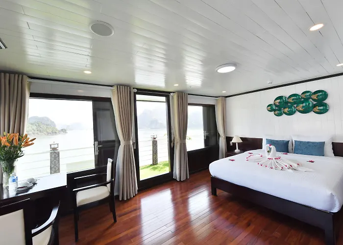 Khách sạn Sapphire Cruise Hạ Long