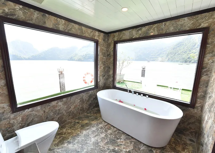 Khách sạn Sapphire Cruise