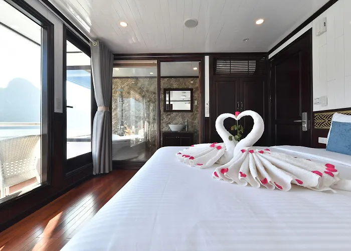 Khách sạn Sapphire Cruise