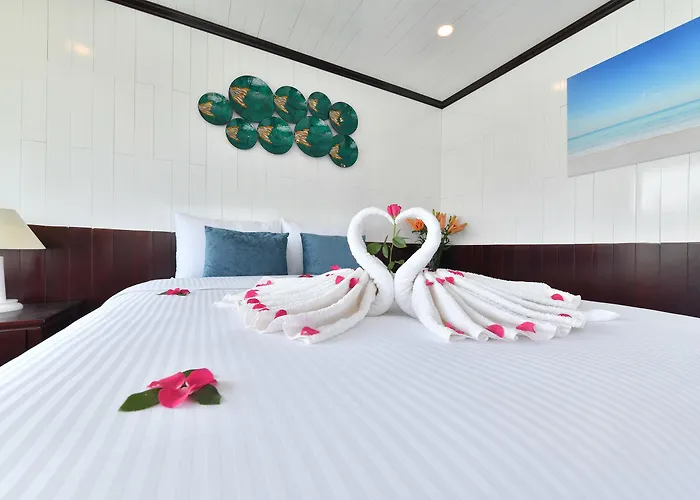 Sapphire Cruise 4* Hạ Long