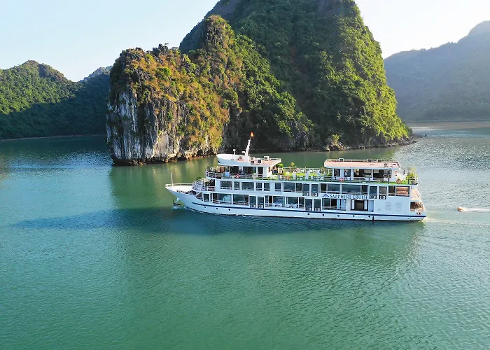 Khách sạn Sapphire Cruise