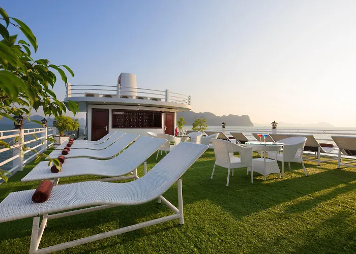 Sapphire Cruise Khách sạn 4*