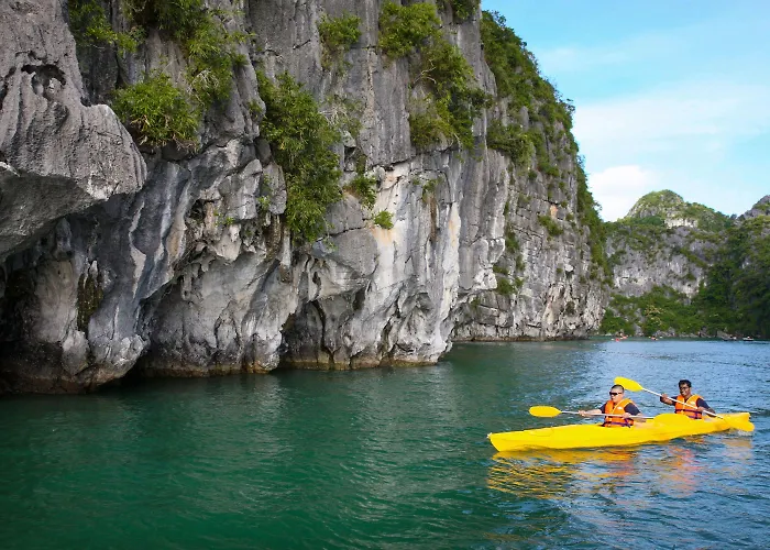 Khách sạn Sapphire Cruise Hạ Long